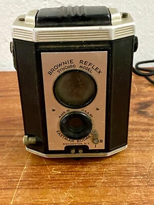 Vintage Brownie Relflex Synchro Model Camera 1940-1952 - Picture 1 of 7