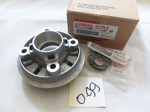 Genuine Yamaha RXS115 RXS RX Special RX King RX135 Sprocket Stay Bracket & Seal - Picture 1 of 3
