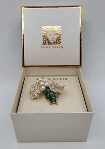 Neu im Karton Anne Klein Brosche goldfarben Pavé Strass Stechpalmenblätter Weihnachten - Bild 1 von 7