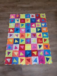 Edredón Homeade bebé o niño pequeño 38" X 51" triángulos multicolores unisex colorido - Imagen 1 de 11
