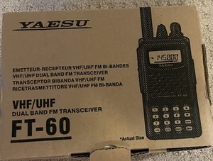 DWA Yaesu FT-60R Dwuzakresowy ręczny nadajnik-odbiornik radiowy, POKRYWA DODATKOWA 1 BATERIA - Zdjęcie 1 z 8
