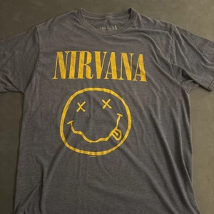 Nirvana Smiley Face T Shirt Size Large Gray - Picture 1 of 5