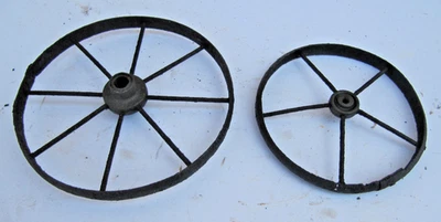 Roues jouet ancien moyeu plomb ou étain - Photo 1/3