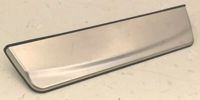Infinity G37x G25 Q40 2010-2015 OE sello de desgaste trasero izquierdo o derecho placa de paso moldura Foto 1 de 4