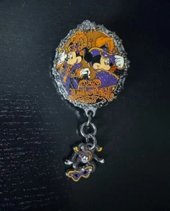 Disney Happy Halloween 2010 Pin Tokyo Sea Dangle Spider Mickey Minnie Pin - Picture 1 of 3