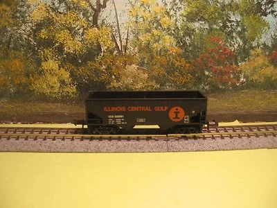 KADEE MICRO-TRAINS N SCALE #55142 33' TWIN BAY HOPPER ILLINOIS CENTRAL #322061 - Image 1 of 4
