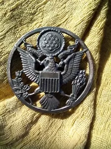 VIETNAM WAR US AIR FORCE ENLISTED CAP BADGE INSIGNIA SCREW-BACK - Picture 1 of 3