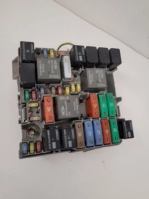 2013 13 DODGE DART Fuse Box Engine Compartment 68171611AC        Foto 1 de 4