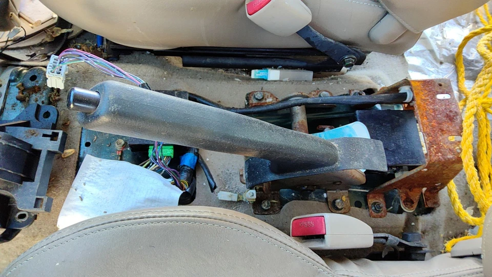 Conjunto de manija de freno de estacionamiento Honda Passport 2000 OEM freno eléctrico de emergencia Foto 1 de 3