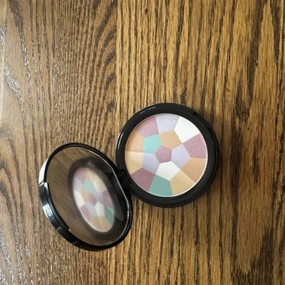 Signature Club A Kaleidoscope Brightening & Finishing Powder 0.3 oz New - Image 1 of 4