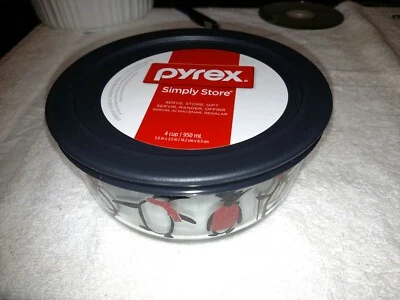 Pyrex Holiday 4-Cup Bowl with Penguins Winter Christmas Edition Bowl 6" x 2.75"