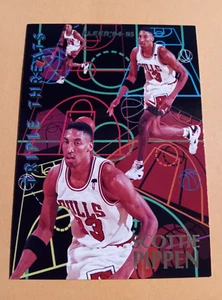1994-95 Fleer Triple Threats Scottie Pippen Insert Card #8 - Chicago Bulls - Picture 1 of 2