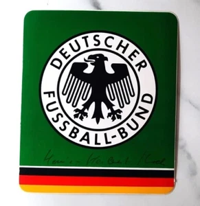 Original Handsigniertes Autogramm –Heinz-Herbert Kreh, + 2009, auf DFB-Aufkleber - Bild 1 von 2