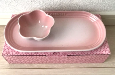 Le Creuset Oblong Plate 25cm & Mini Flower Bowl Set Flower Collection Shell Pink - Image 1 of 4