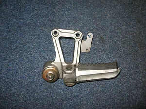 Fußraste links Sozius Soziusraste Raste Kawasaki GPZ600 GPZ 600 ZX600A Kawa - Bild 1 von 1