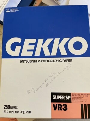 Papel fotográfico en blanco y negro GEKKO MITSUBISHI para ampliar brillante, liso, abierto duro Foto 1 de 4