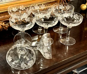 VINTAGE TIFFIN FRANCISCAN NEEDLE ETCHED GRAPE LEAF WINE GLASSES SET OF 13 (10C) - Picture 1 of 3