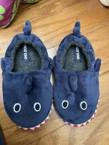 Land's End Kids Sz. 8 Shark Fleece Slippers - Picture 1 of 4