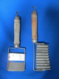 Lot of 2 Vintage Slicers ~ The Dandy Made in USA~ Wood Handled Cutter Slicer - Picture 1 of 9