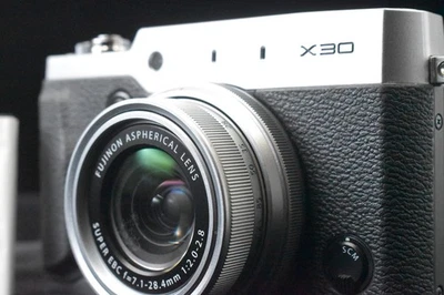 [US Duty Paid] Fujifilm FinePix X30 12,0 megapixel fotocamera digitale argent... - Immagine 1 di 4