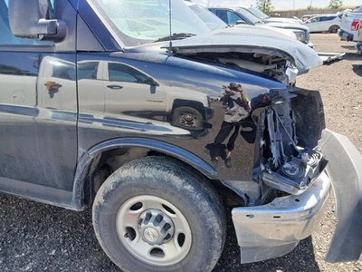 Guardabarros delantero derecho usado se adapta a: camioneta Chevrolet Express 3500 2018 grado delantero derecho Foto 1 de 4