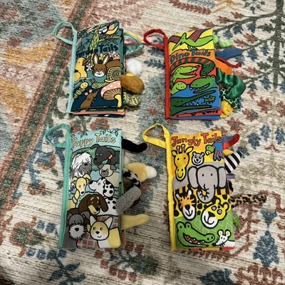 Jellycat Jardín Dino Cachorro Colas Jungly 4 Tela Suave Libros Arrugas Bebés Libros Foto 1 de 4