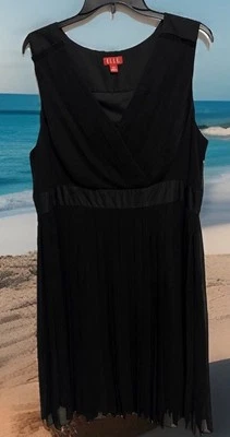 Vestido de chiffon forrado novo sem etiquetas Elle 16W preto plissado sem mangas gola V fit n flare - Imagem 1 de 4
