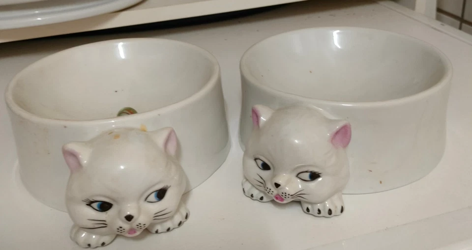 2 Porzelan Katzen Futter Näpfe ,ca,15cm Durchmesser, tief ca 5cm, neuwertig - Bild 1 von 1