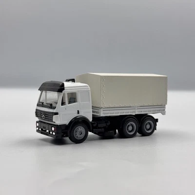 Camión militar Mercedes-Benz blanco con cubierta de lona | Escala 1:87 (H0) Foto 1 de 4