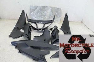 04 YAMAHA YZF R1 R6 NEGRO CARENADO INTERIOR CUBIERTA PANEL - Imagen 1 de 4