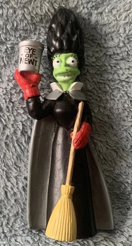Marge Simpson 2001 The Simpsons Action Figure Figurine Halloween Witch Treehouse Cover