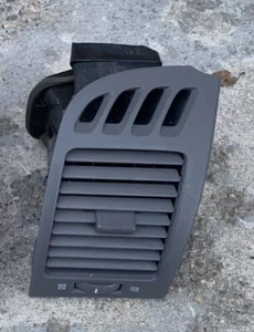 Toyota Camry 2002-2006 tablero ventilación aire acondicionado negro lado derecho del pasajero - Imagen 1 de 3