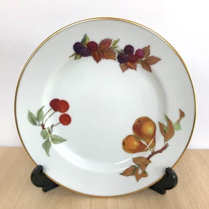 Royal Worcester Evesham Gold Dessert Plate Pear Cherry Blackberry 8.25" - Picture 1 of 8