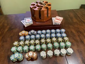 PREMIUM POKER PACKAGE: 500 Clay Monte Carlo Chips/VTG Wooden Swivel Case/4 Decks - Picture 1 of 10