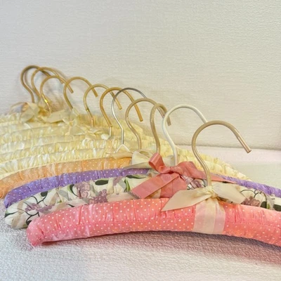 Lote de 11 cabides de seda vintage - Delicado armazenamento de roupas para lingerie, sutiãs - Imagem 1 de 4