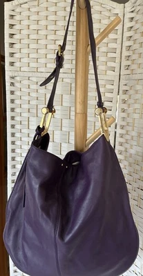 Bolso de mano Badgley Mischka de cuero vegano berenjena Foto 1 de 4