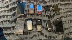 Job Lot 154 - 10x Untested Mixed Samsung Faulty Mobile Phones Spares Repairs - Imagen 1 de 2