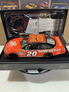Tony Stewart Elite #20 Home Depot 2007 CUNA 1/24 Nascar Diecast - Imagen 1 de 12