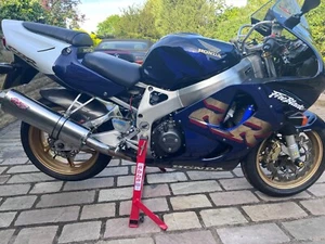 1999 Honda cbr900rr fireblade - Picture 1 of 11