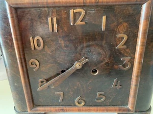 π΄ Orologio chiavetta da tavolo legno con pendolo interno suoneria ore vintage - Picture 1 of 11