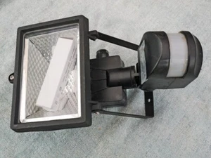 Security Light Outdoor PIR Motion Sensor Floodlight single wire - Picture 1 of 3