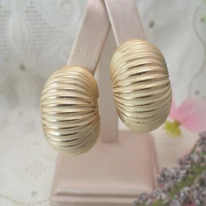 Vintage Vendome Full Armadillo Hoop Cream Enamel Gold Tone Clip Earrings - Picture 1 of 5