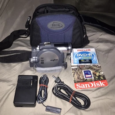 Hitachi GX3200A ¡Cámara DVD! Estuche para tarjeta DVD de 6 GB + Cargador probado necesita batería ¡BONITA!! Foto 1 de 4