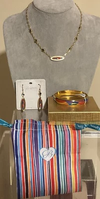 MOD NUEVO CON ETIQUETAS BRIGHTON MEZCLA DE COLORES JOYA COLLAR CORTO BRAZALETE Y PENDIENTES CONJUNTO PRECIO DE VENTA SUGERIDO POR EL FABRICANTE $274 Foto 1 de 4