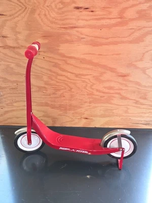 Radio Flyer Miniatura Kick Scooter Decoración 12 pulgadas Mini Juguete Foto 1 de 4
