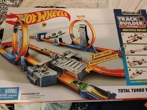 Hot Wheels Track Builder Total Turbo Takeover Set Motorized Playset with Loo - Picture 1 of 7