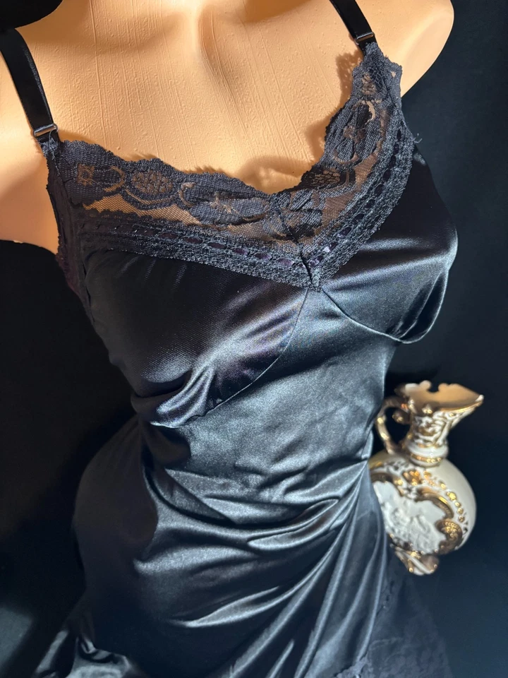 De colección Sedoso Suave NYLON PELLIZCO PLISADO CHANTILLY ANCHO ENCAJE VOLANTES NOCHE DESLIZAMIENTO COMPLETO 44" Foto 1 de 4