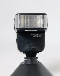 Yashica CS-240 Auto CS 240 flash elettronico automatico 35 mm fotocamera reflex pellicola Kyocera - Foto 1 di 6