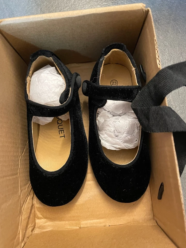 Sapatos infantis de veludo preto tamanho 23 - Imagem 1 de 1