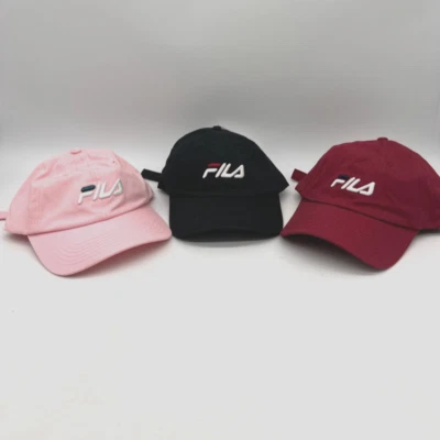 3 gorras de béisbol ajustables bordadas negras, rosas y rojas Fila talla única Foto 1 de 4